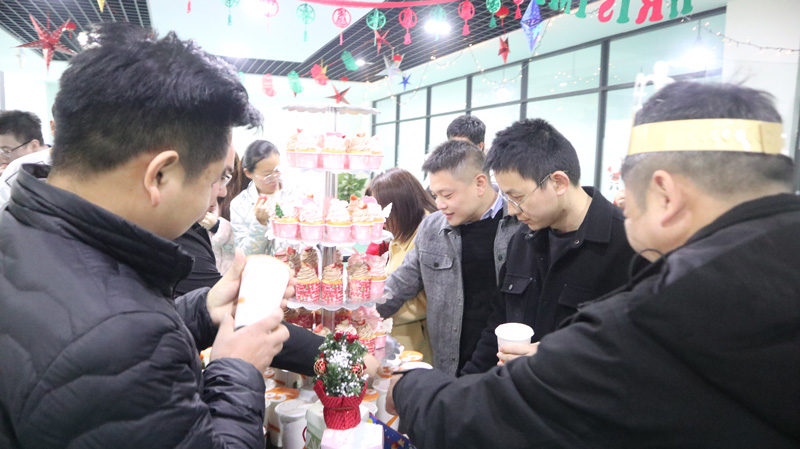 繽紛平安夜，歡樂圣誕節(jié) | 寶開舉辦第四季度員工集體生日會(huì)