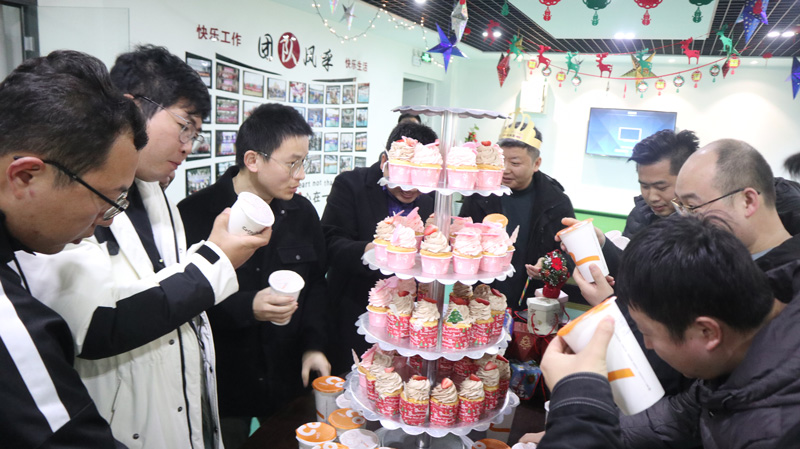 繽紛平安夜，歡樂圣誕節(jié) | 寶開舉辦第四季度員工集體生日會(huì)