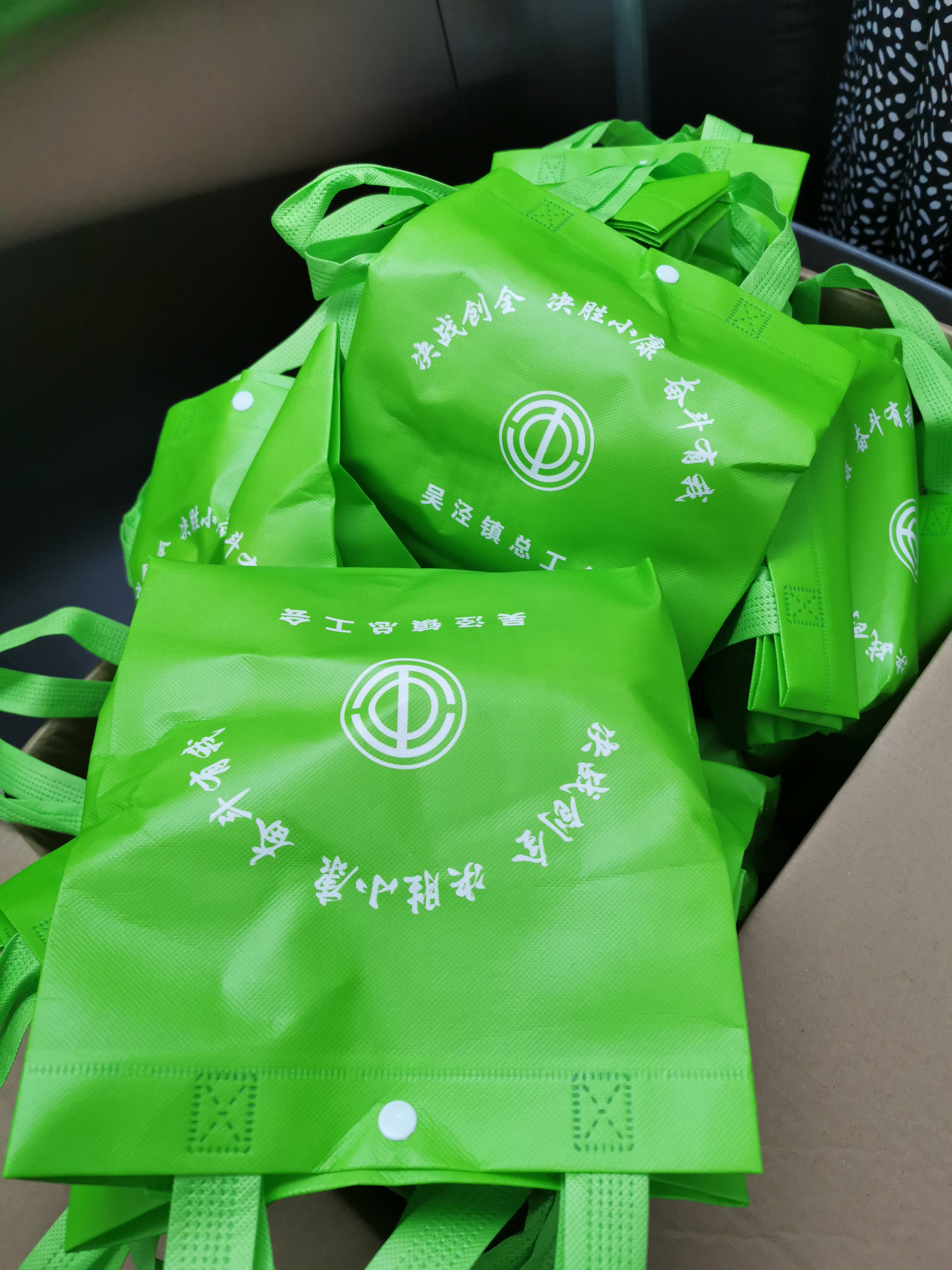 關(guān)愛職工 · 夏送清涼 | 寶開工會赴一線送清涼，致敬高溫下的堅(jiān)守