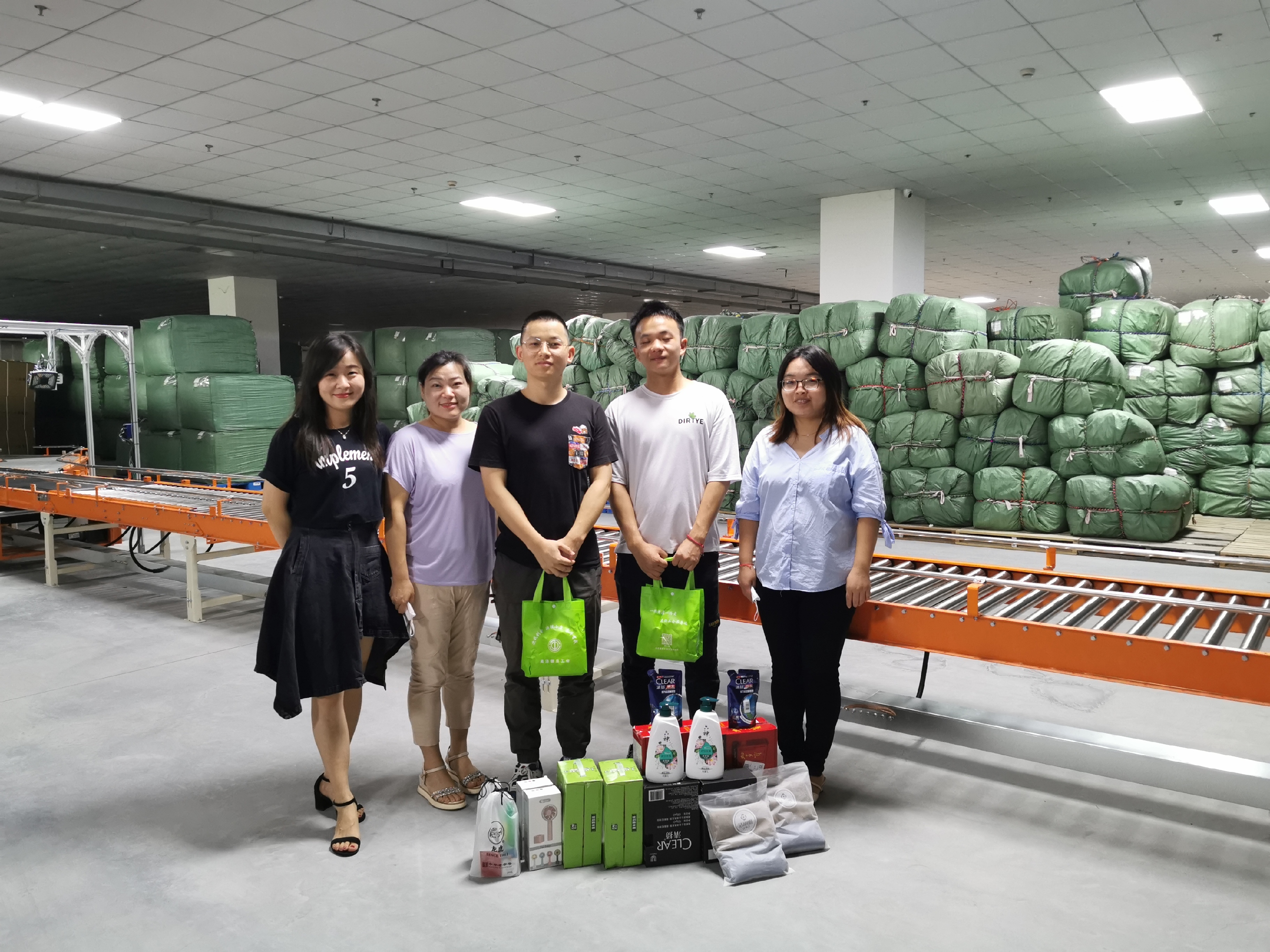 關(guān)愛職工 · 夏送清涼 | 寶開工會赴一線送清涼，致敬高溫下的堅(jiān)守