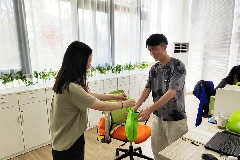 夏送清涼，情系一線｜致高溫下堅(jiān)守崗位的一線員工