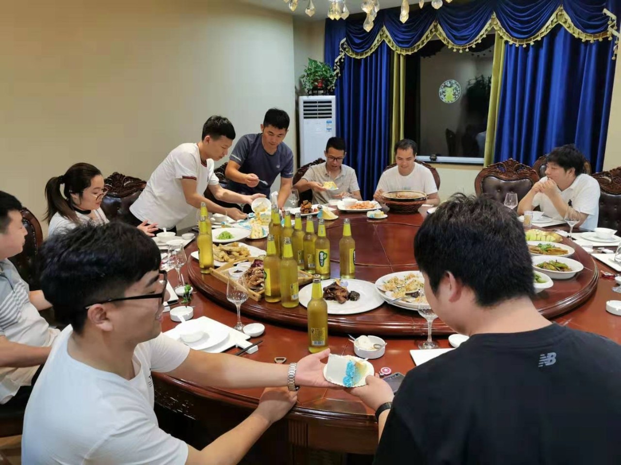夏送清涼，集體慶生，慰問一線 | 致我們的一線伙伴：辛苦了！
