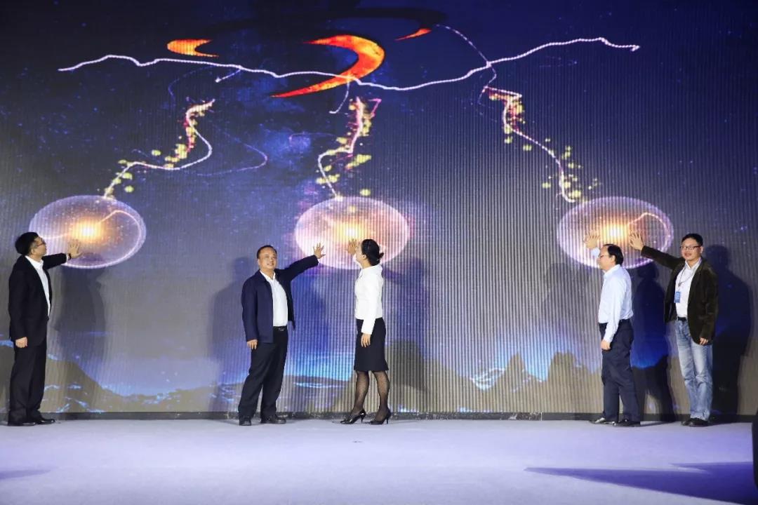 寶開領(lǐng)導(dǎo)張振林、王雷受邀出席 | 2018湖南大美服飾供應(yīng)鏈高峰論壇圓滿舉行！